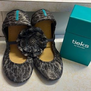 Black Leopard Tieks